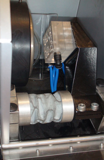 Automatic vacuum sample Holder for grinding