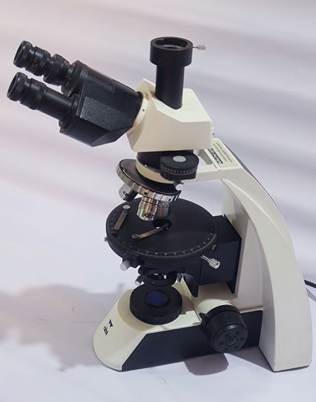 میکروسکپ تحقیقاتی   Research Microscope
